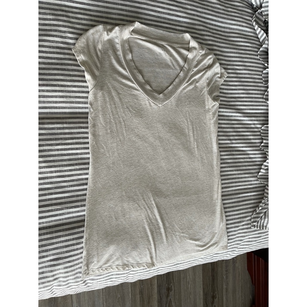 Sheer cream vneck tee!